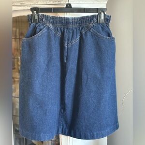 Vintage 1980’s Denim Skirt. Women’s Sz M Yoke Front | Made in USA | Pull On